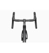 Cannondale CAAD14 3 je rýchly cestný bicykel s ľahkým hliníkovým rámom, karbónovou vidlicou a spoľahlivou sadou Shimano 105.